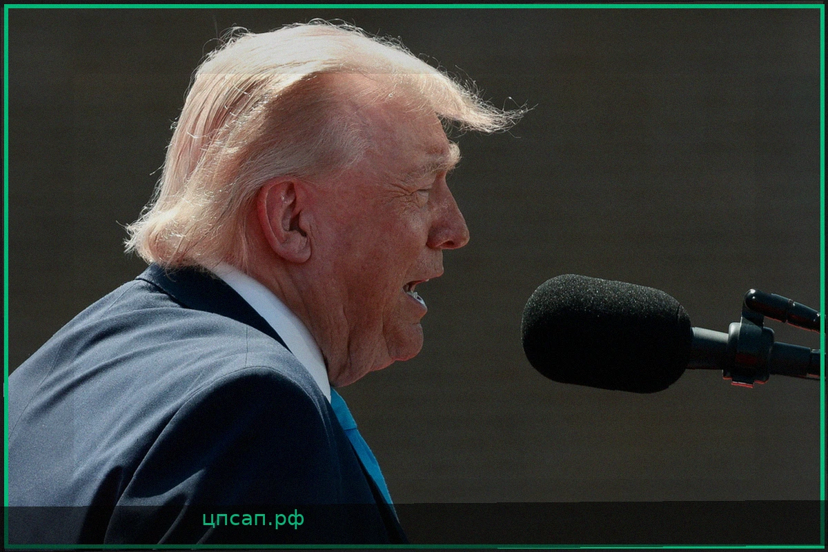 Дональд Трамп в шутку заявил о желании остаться президентом до 2032 года