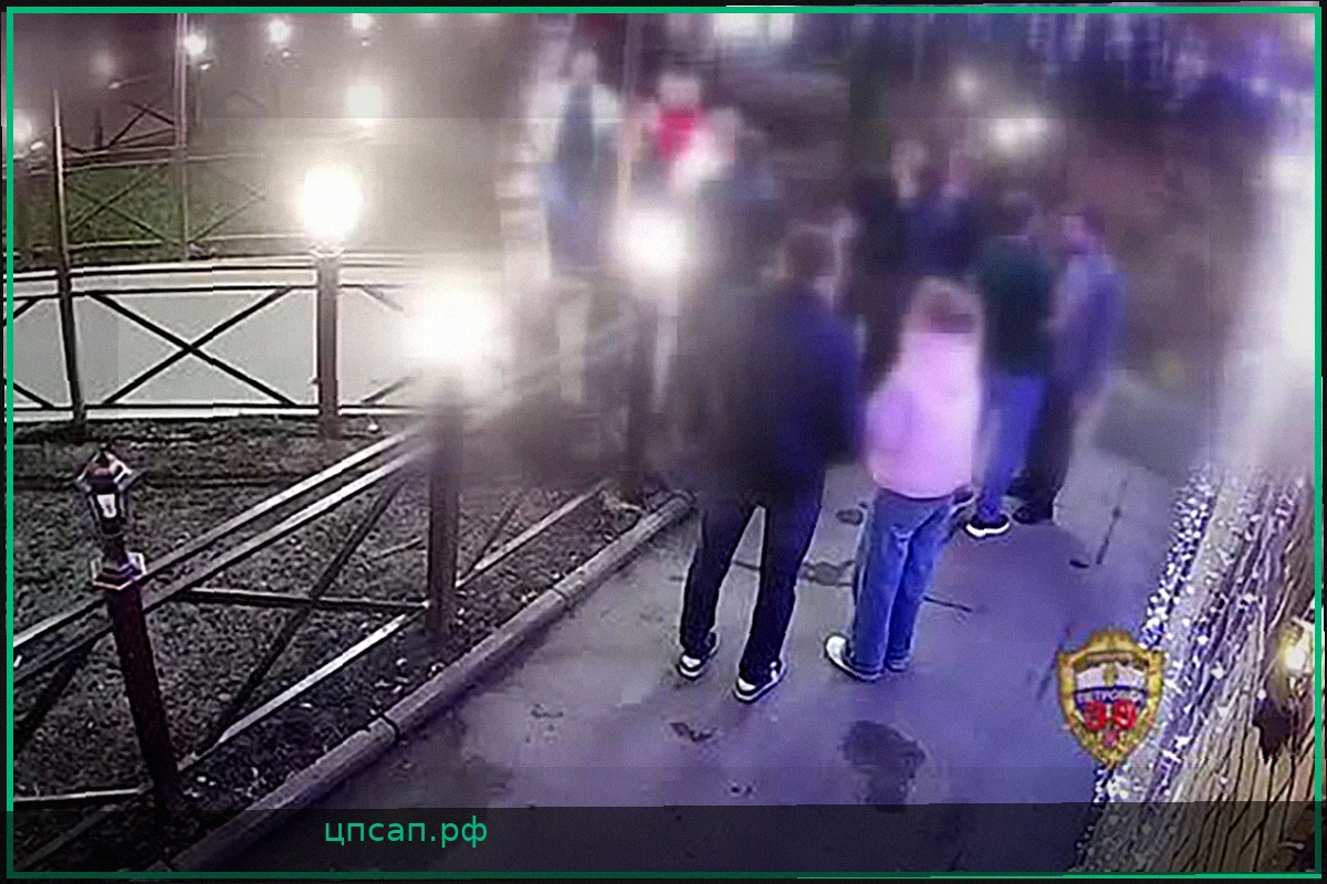 Видеозапись запечатлела мужчину, устроившего поножовщину в Москве